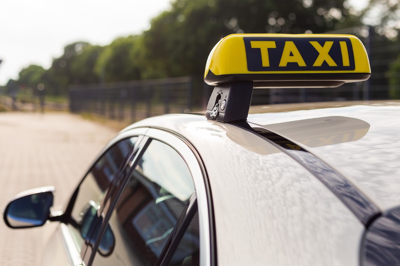 Taxi Mende – Taxi mit Dachschild in Emlichheim